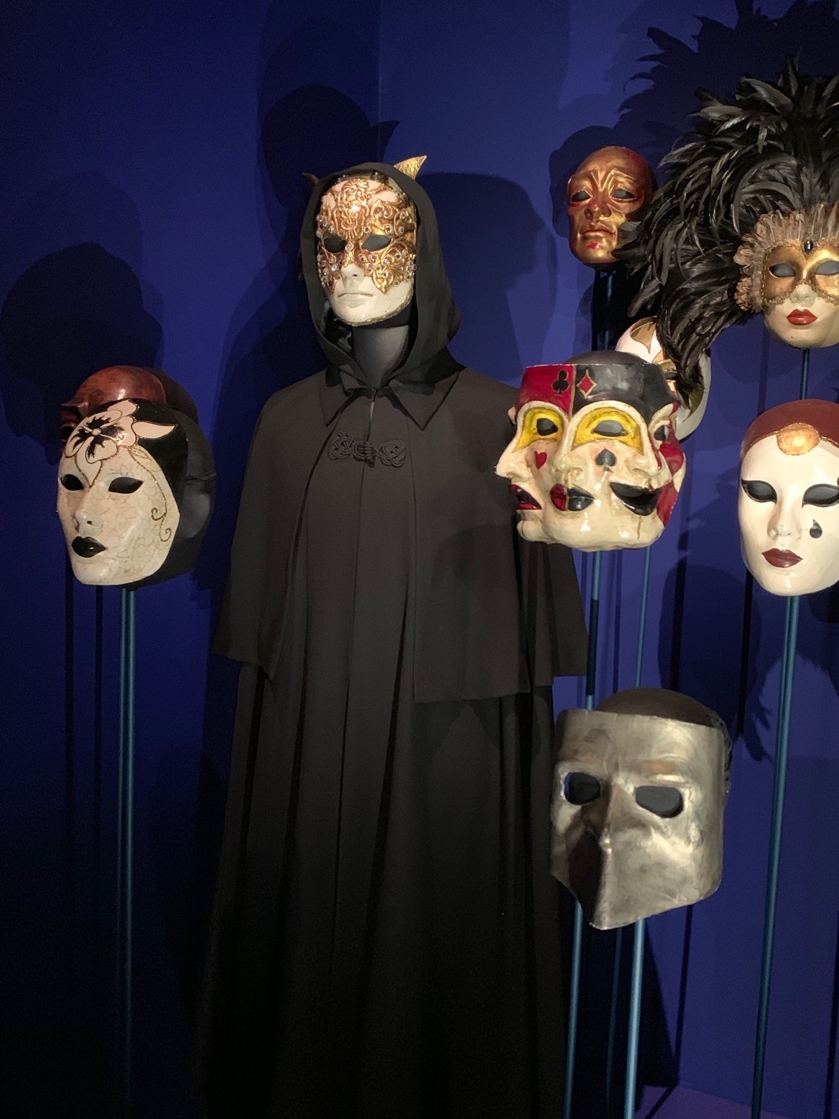 Gli inquietanti protagonisti di Eyes Wide Shut - in mostra a Stanley Kubrick: the Exhibition