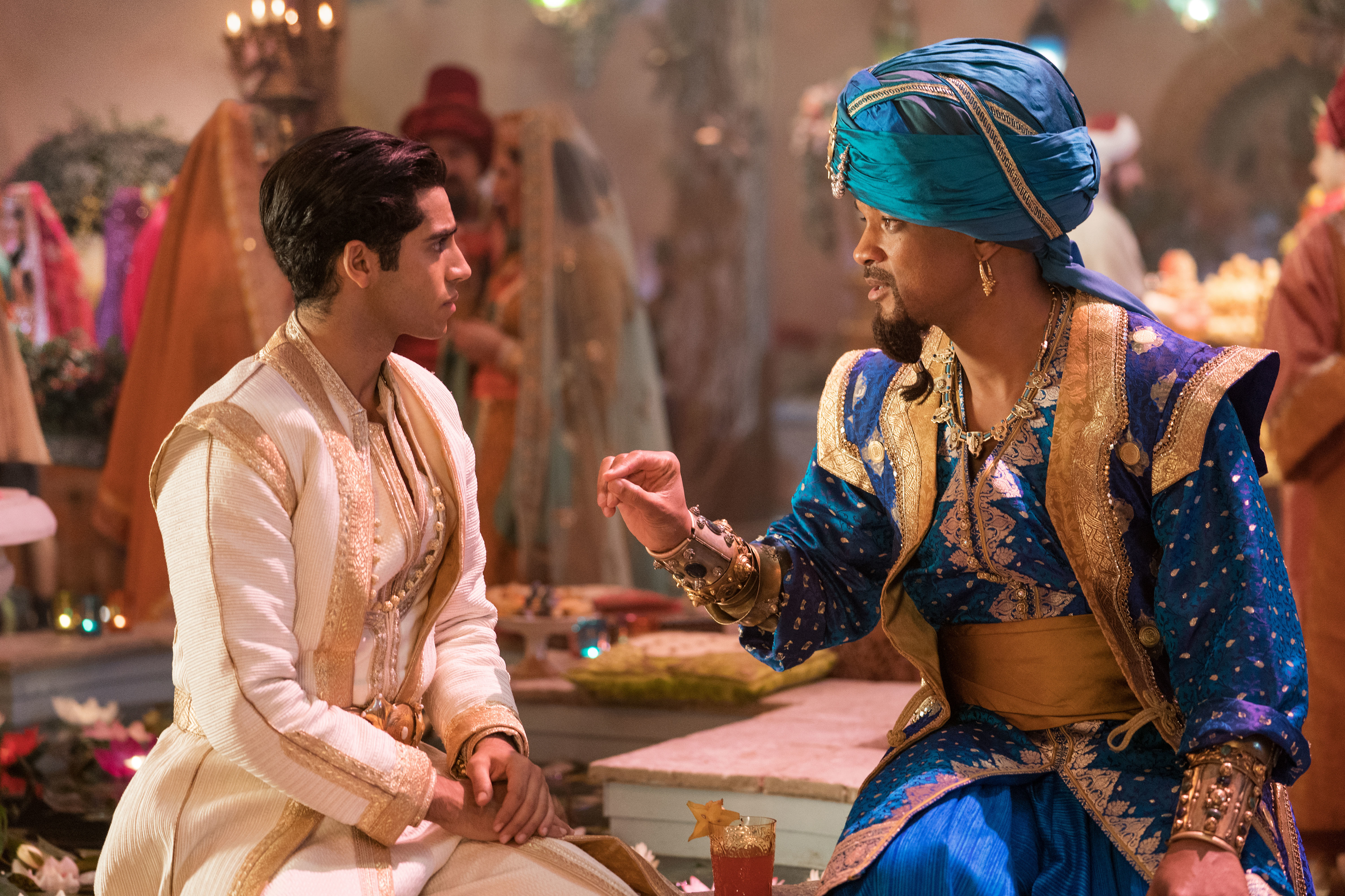 Aladdin (Mena Massoud) e il Genio (Will Smith)