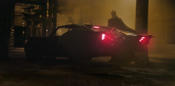 The Batman: la Batmobile svelata nelle prime foto dal set