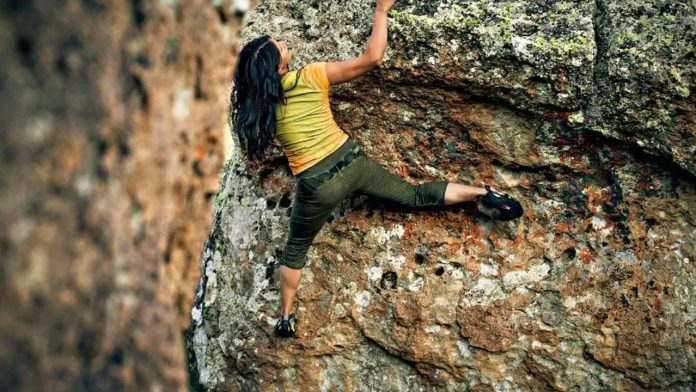 Climbing Iran recensione del documentario di Francesca Borghetti con Nasim Eshqi
