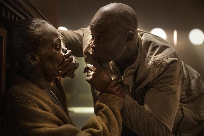 Djimon Hounsou e Lupita Nyong'o in A Quiet Place - Giorno 1 (Credits: Paramount Pictures)
