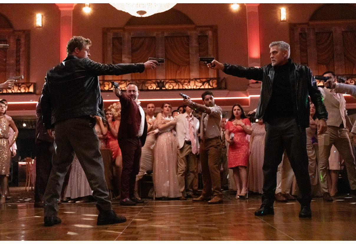 Brad Pitt e George Clooney in Wolfs - Lupi Solitari (Credits: Sony Pictures)