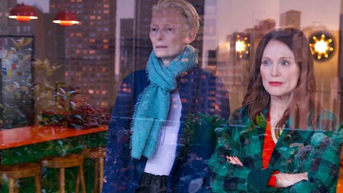 La stanza accanto film di Pedro Almodóvar con Tilda Swinton e Julianne Moore