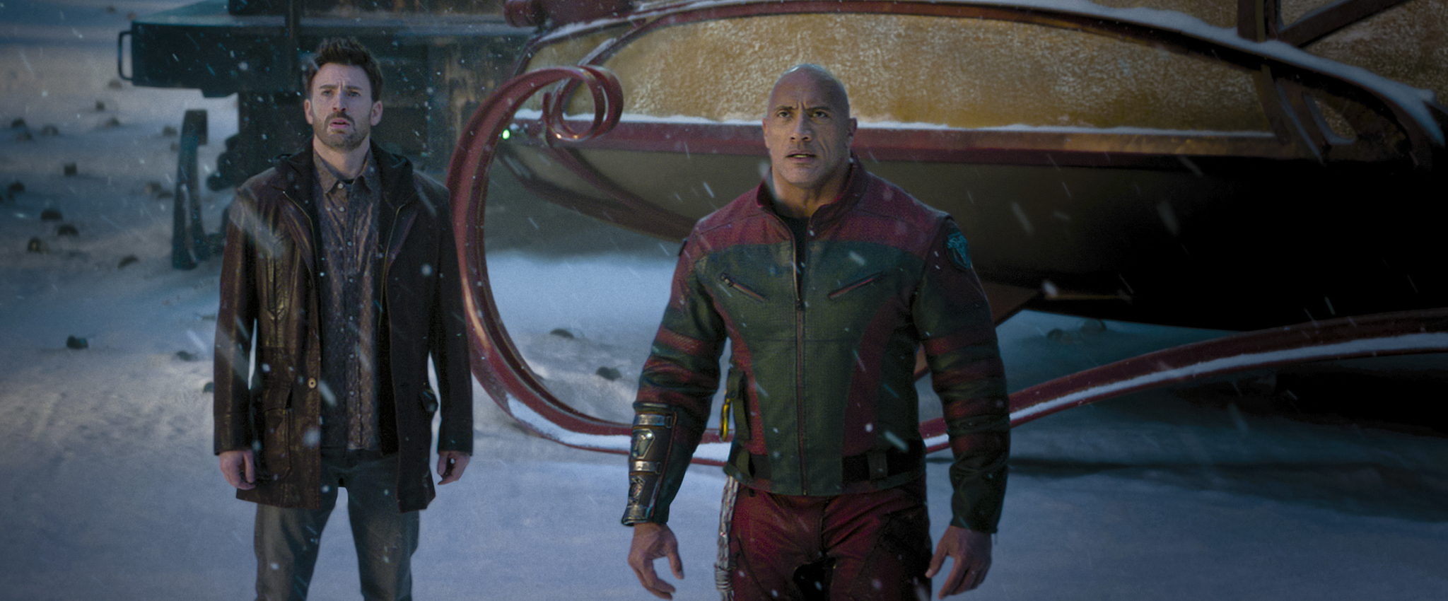 Chris Evans e Dwayne Johnson Uno Rosso (Credits: Warner Bros. Pictures)