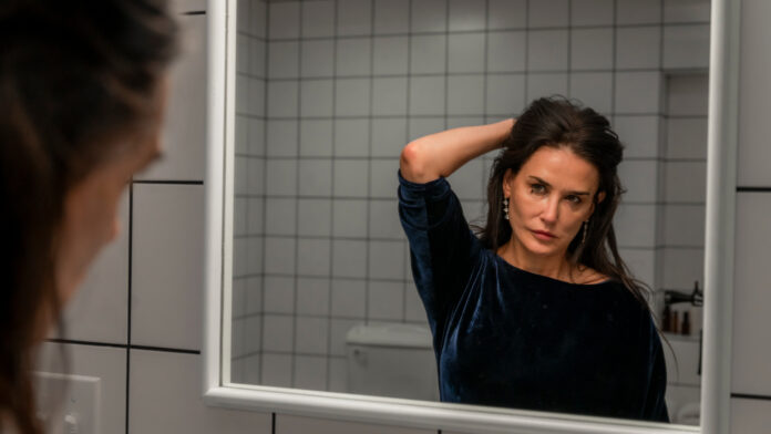 The Substance recensione film di Coralie Fargeat con Demi Moore, Margaret Qualley e Dennis Quaid (Credits: I Wonder Pictures)